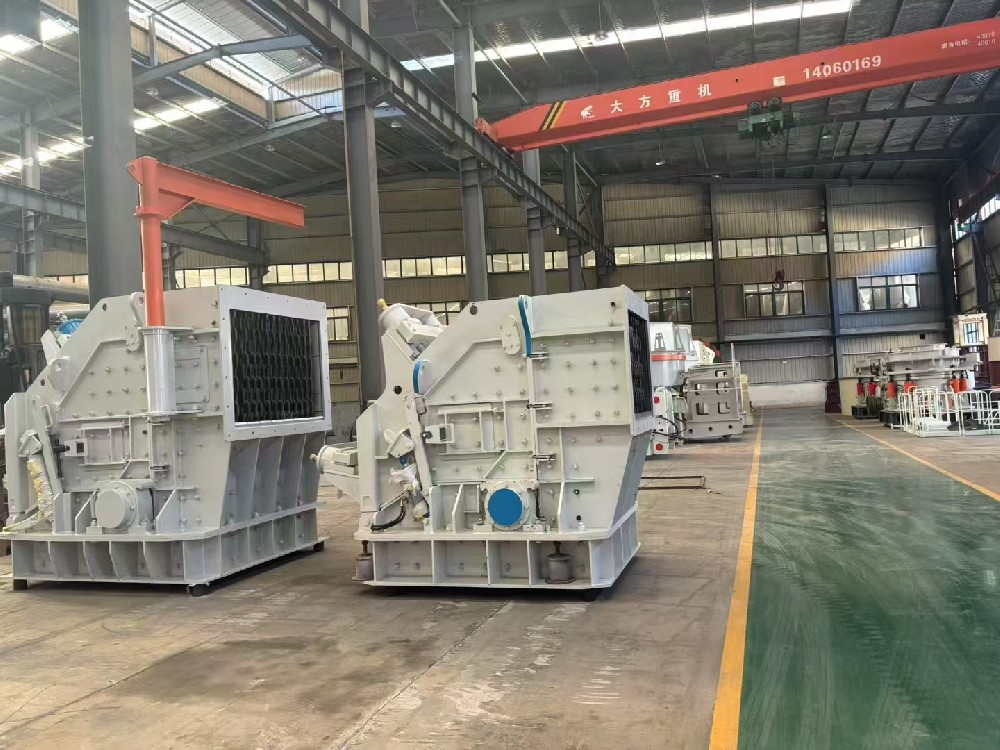 歐版反擊式破碎機(jī)